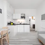 Krakowskie Przedmiescie 69 By Homeprime Apartman Varsó