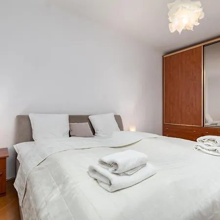 Krakowskie Przedmiescie 69 By Homeprime